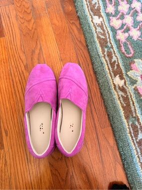 Bright Purple/Pink Suede Toms size 9